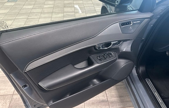 Volvo XC90 9 of 11