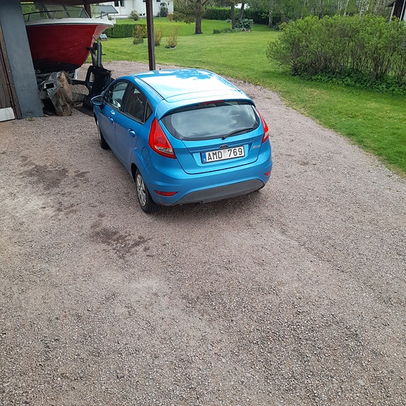 Ford Fiesta 2 of 3