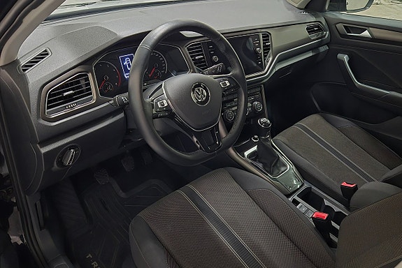 Volkswagen T-Roc 8 of 17