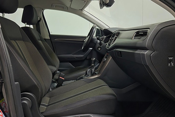 Volkswagen T-Roc 10 of 17