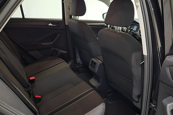 Volkswagen T-Roc 12 of 17