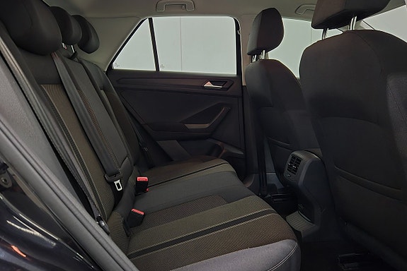 Volkswagen T-Roc 11 of 17
