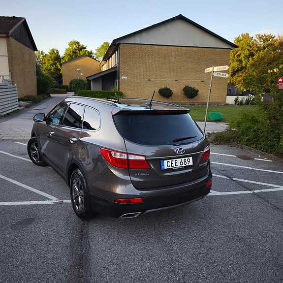 Hyundai Grand Santa Fe 7 of 10