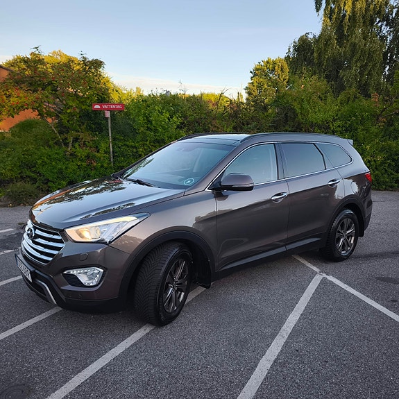 Hyundai Grand Santa Fe 2 of 10
