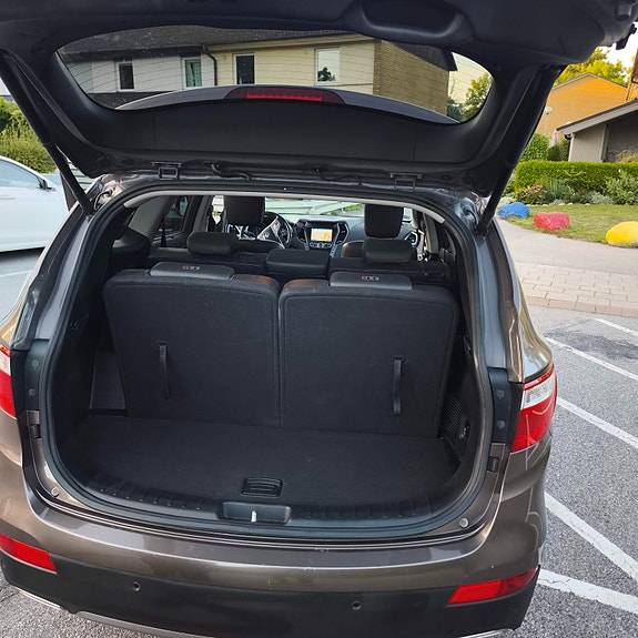 Hyundai Grand Santa Fe 6 of 10
