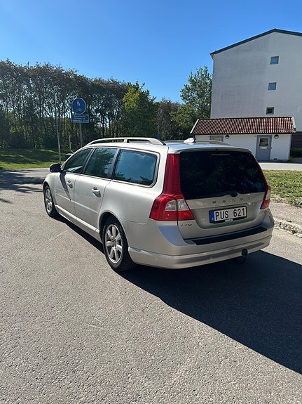 Volvo V70 3 of 9