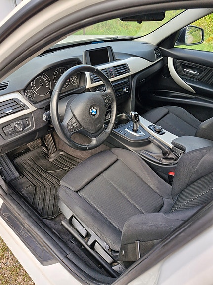 BMW 318d 3 of 5