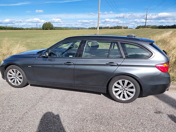 BMW 318d 2 of 4