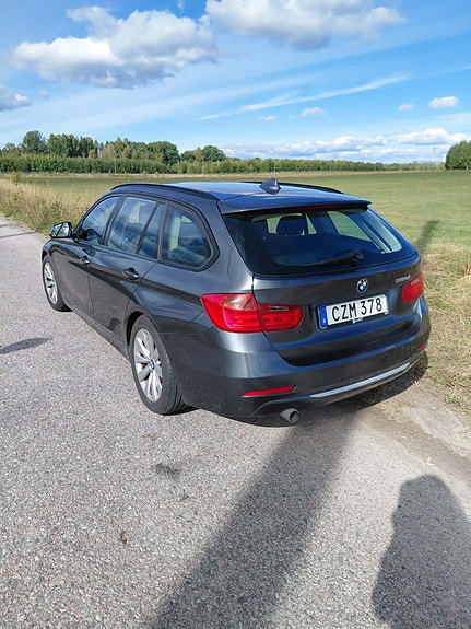 BMW 318d 3 of 4