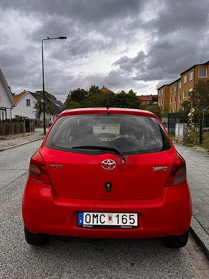 Toyota Yaris 4 of 9