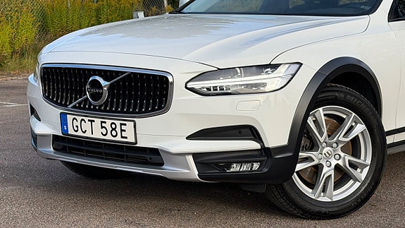 Volvo V90 Cross Country 8 of 30