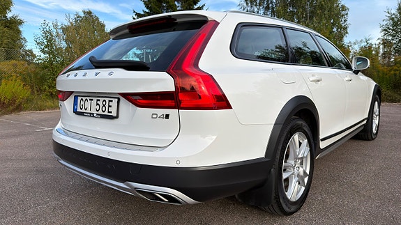 Volvo V90 Cross Country 10 of 30