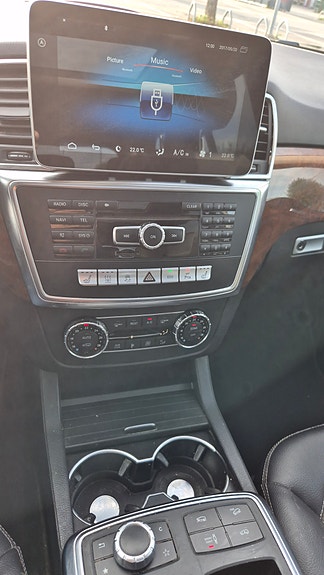 Mercedes-Benz ML350 7 of 26