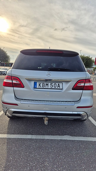 Mercedes-Benz ML350 2 of 26