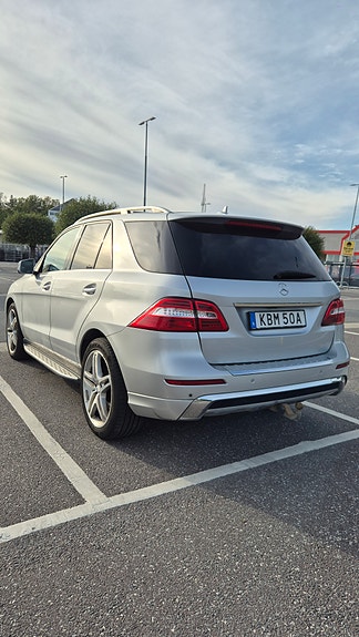Mercedes-Benz ML350 3 of 26