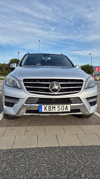 Mercedes-Benz ML350 12 of 26