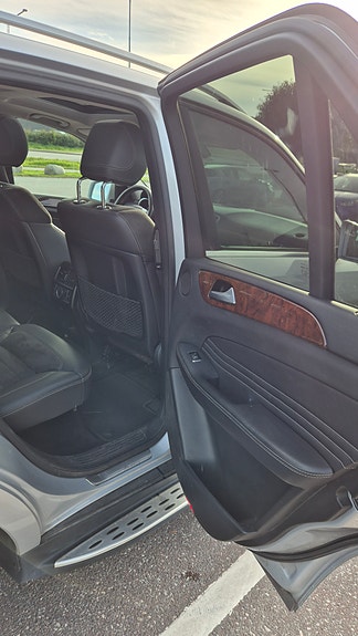 Mercedes-Benz ML350 17 of 26