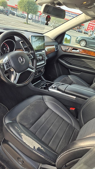Mercedes-Benz ML350 10 of 26