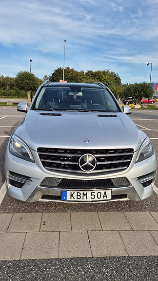 Mercedes-Benz ML350 8 of 26