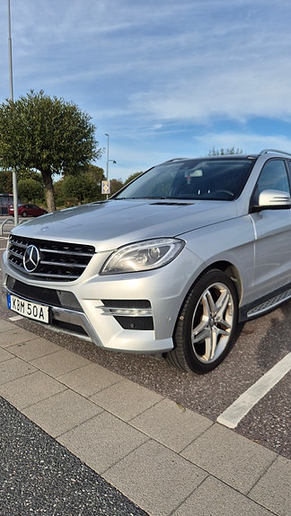 Mercedes-Benz ML350 9 of 26