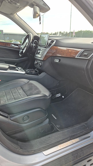 Mercedes-Benz ML350 14 of 26
