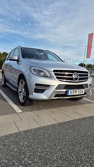 Mercedes-Benz ML350 11 of 26