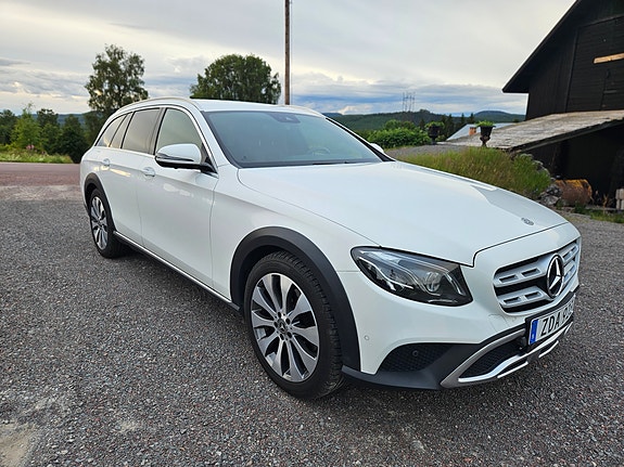 Mercedes-Benz E220 d 2 of 7