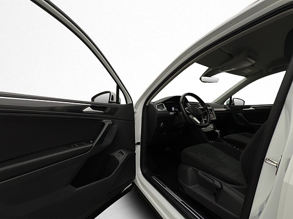 Volkswagen Tiguan 8 of 28