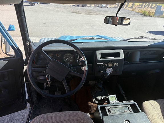 Land Rover Defender 110 6 of 10