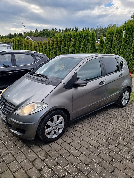 Mercedes-Benz A160 3 of 4