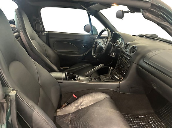 Mazda MX-5 4 of 17