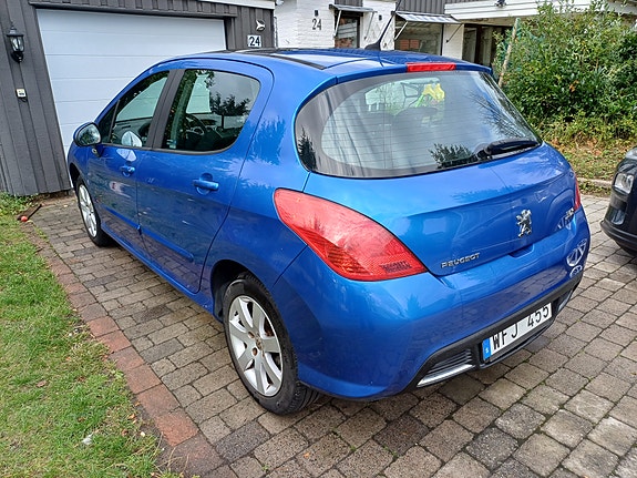 Peugeot 308 4 of 8