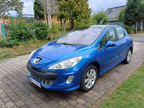 Peugeot 308 2 of 8