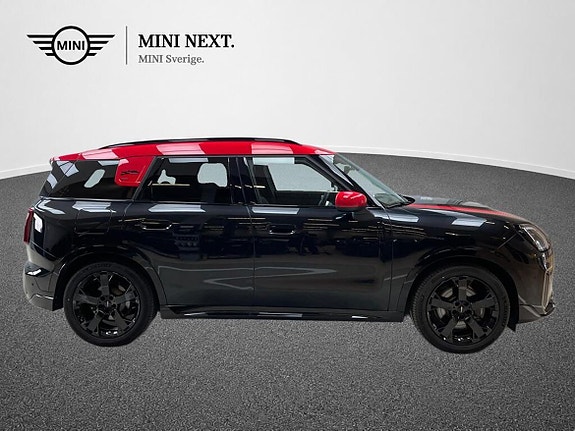 MINI Countryman SE 2 of 15