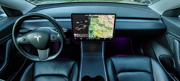 Tesla Model 3 5 of 7