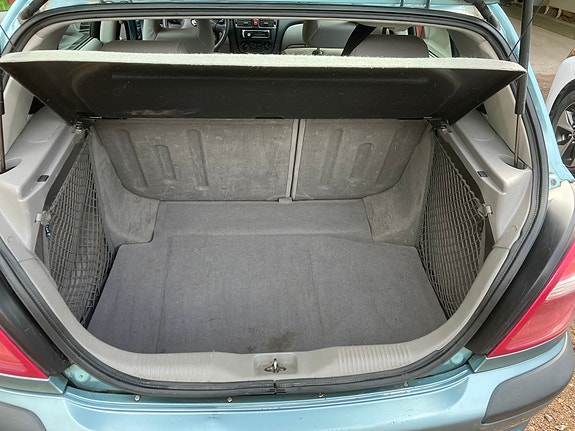 Nissan Almera 7 of 7