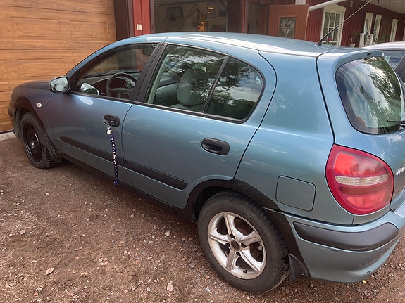 Nissan Almera 3 of 7