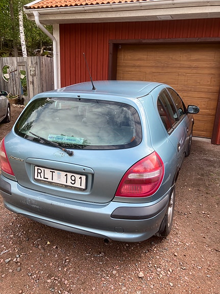 Nissan Almera 2 of 7