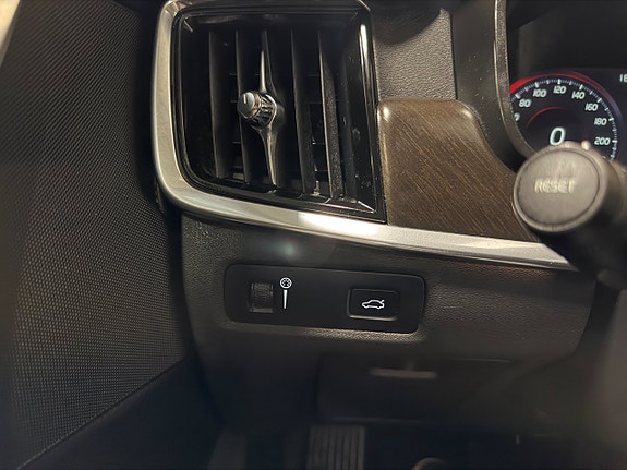 Volvo V90 Cross Country 21 of 22