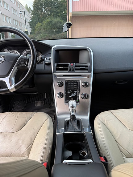Volvo XC60 7 of 16