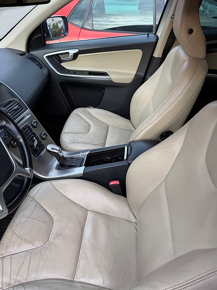 Volvo XC60 6 of 16