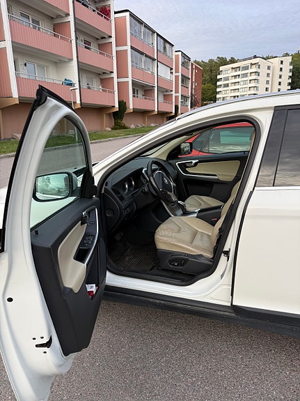 Volvo XC60 5 of 16