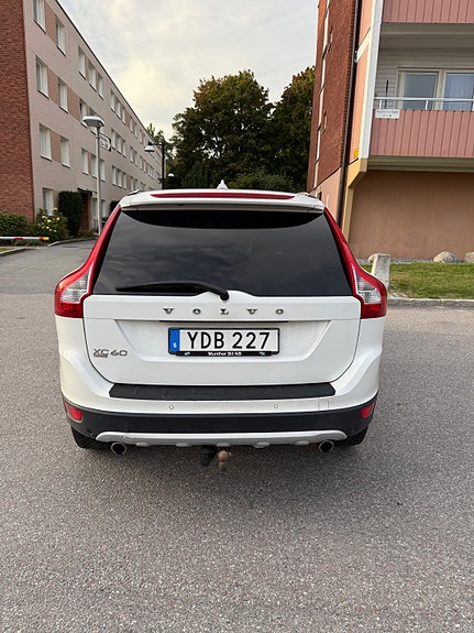 Volvo XC60 9 of 16