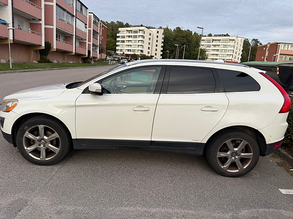 Volvo XC60 3 of 16