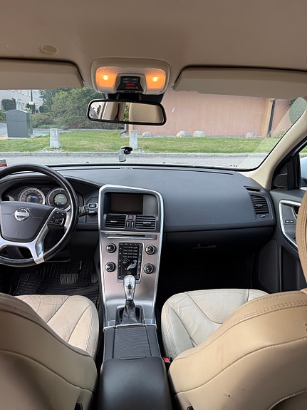 Volvo XC60 8 of 16