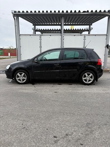 Volkswagen Golf V 3 of 6