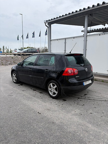 Volkswagen Golf V 2 of 6