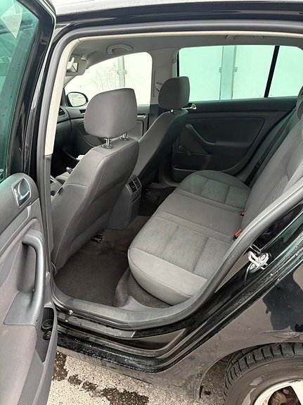 Volkswagen Golf V 5 of 6