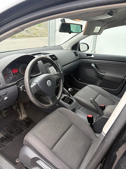 Volkswagen Golf V 6 of 6