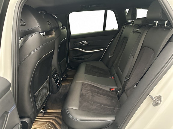 BMW 330e 13 of 30